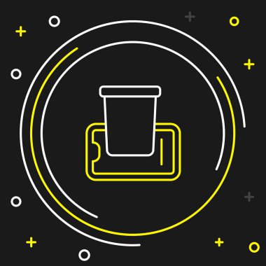 Mobil ikon üzerindeki yemek siparişi siyah arka planda izole edildi. Cep telefonuyla sipariş verin. Restoran yemek teslimatı konsepti. Renkli taslak konsepti. Vektör