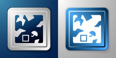 Kırık beyaz karton kutu simgesi mavi ve gri arkaplanda izole edilmiş. Kutu, paket, paket işareti. Teslimat ve ambalaj. Gümüş ve mavi kare düğme. Vektör