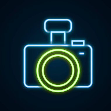 Parlayan neon hattı fotoğraf makinesi simgesi siyah arkaplanda izole edildi. Foto kamera. Dijital fotoğrafçılık. Renkli taslak konsepti. Vektör.