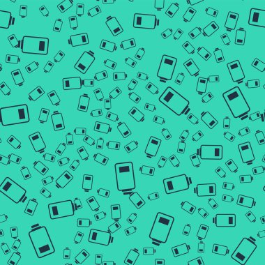 Siyah Batarya şarj seviyesi gösterge simgesi yeşil arka planda izole edilmiş pürüzsüz desen. Vektör.