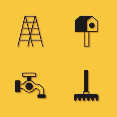 Tahta merdiveni, bahçe tırmığını, su musluğunu ve uzun gölgeli kuş evi ikonunu hazırlayın. Vektör
