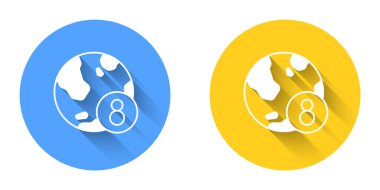 Beyaz 8 Mart simgesi uzun gölge arkaplan izole. Uluslararası Mutlu Kadınlar Günü. Çember düğmesi. Vektör