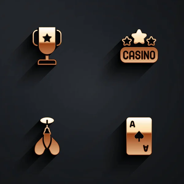 设置赌场扑克奖杯杯 飞镖箭和扑克牌与黑桃符号图标与长影 — 图库矢量图片