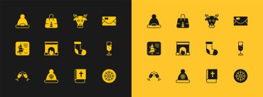 Zarf, Noel Baba şapkası, çorap, kutsal kitap, şömine, ren geyiği ve alışveriş çantası ikonu. Vektör