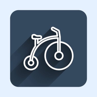 Büyük tekerli beyaz çizgili klasik bisiklet ve uzun gölge arkaplan izole edilmiş küçük bir ikon. Bisikletle toplu taşıma levhası. Mavi kare düğme. Vektör