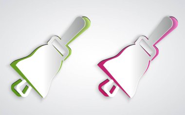 Kağıt kesiği Gri arkaplanda izole edilmiş zil simgesi. Alarm sembolü, servis zili, el zili işareti, uyarı sembolü. Kağıt sanatı tarzı. Vektör