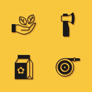 Yaprak, bahçe hortumu, tohumlarla dolu bir paket ve uzun gölgeli tahta balta ikonu. Vektör