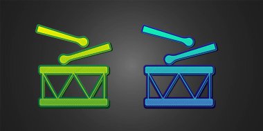 Siyah zemin üzerinde baget çubuğu simgesi olan yeşil ve mavi Drum. Müzik işareti. Müzik aleti sembolü. Vektör