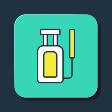 Su, gübre ve mavi arka planda izole edilmiş kimyasal ikon için bahçe spreyi doldurulmuş. Turkuaz kare düğme. Vektör