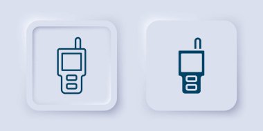 Gri arkaplanda izole edilmiş telsiz ikonu. Taşınabilir radyo vericisi simgesi. Radyo alıcı-vericisi işareti. Kare düğmesi. Vektör