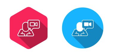 Doldurulmuş ve ana hatlarıyla görüntülü sohbet konferansı simgesi uzun gölge arkaplanı ile izole edilmiş. Çevrimiçi iş görüşmesi formu. Uzak proje yönetimi. Vektör