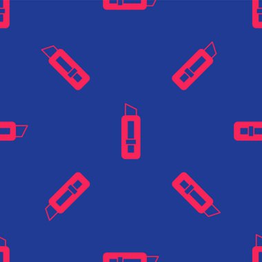 Kırmızı Kırtasiye bıçak ikonu mavi arka planda izole edilmiş pürüzsüz desen. Ofis kâğıt kesicisi. Vektör.