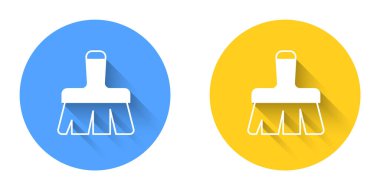 Beyaz boya fırça simgesi uzun gölge arkaplan izole. Çember düğmesi. Vektör.