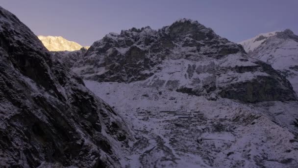 Vista Aérea Del Campamento Base Machhapuchhre Rodeado Nieve Caminata Annapurna — Vídeos de Stock