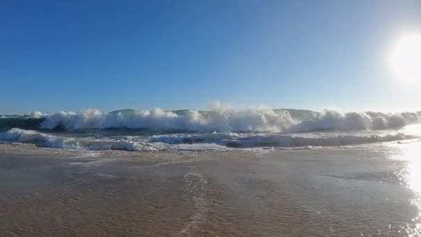 Медленное Движение Волн Разбивающихся Пляже Калифорнии Попали Камеру — стоковое видео