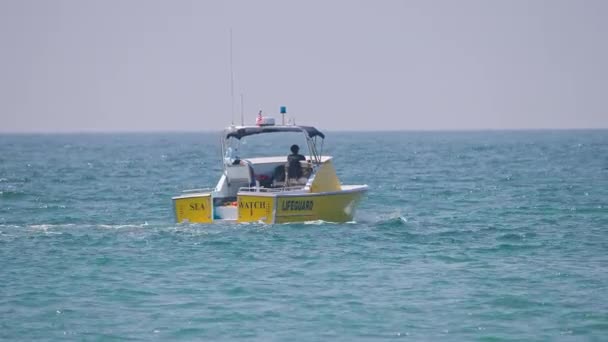 Newport Beach Kalifornien Circa Augusti 2023 Livräddare Båt Flyter Utanför — Stockvideo