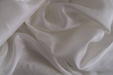 Giysiler için ipek kumaş. İpek ticareti endüstrisi. Yavaş ve sürdürülebilir moda için ipek üretimi. Lüks tekstil endüstrisi için organik ipek dokuma  