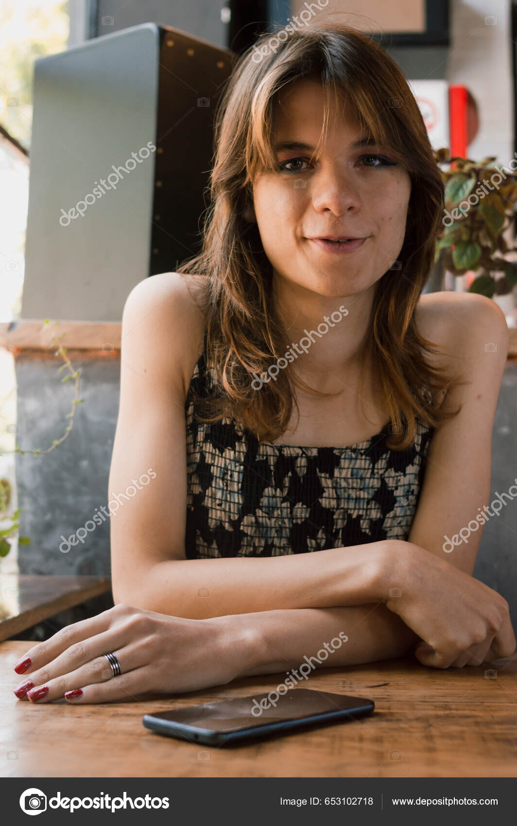 Vertical Portrait Young Transgender Latina Woman Sitting Restaurant Leaning  Table — Stock Photo © setocontreras #653102718