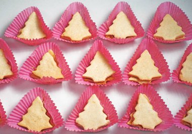 Lezzetli Noel ağacı şekilli alfajore 'ların arka planı