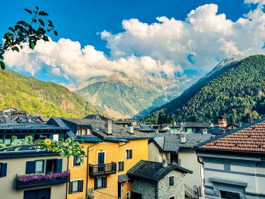 Trentino 'daki Dolomiti dağlarının güzel manzarası
