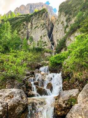 Kuzey İtalya 'daki Trentino Şelaleleri harika