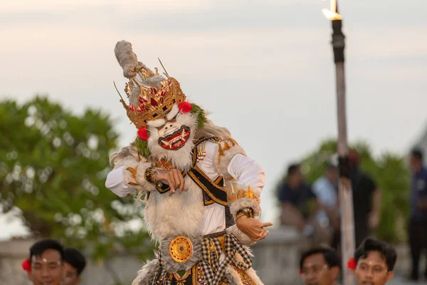 Dansçılar Uluwatu Tapınağındaki Ateş Seremonisine Katılırlar — Stok fotoğraf