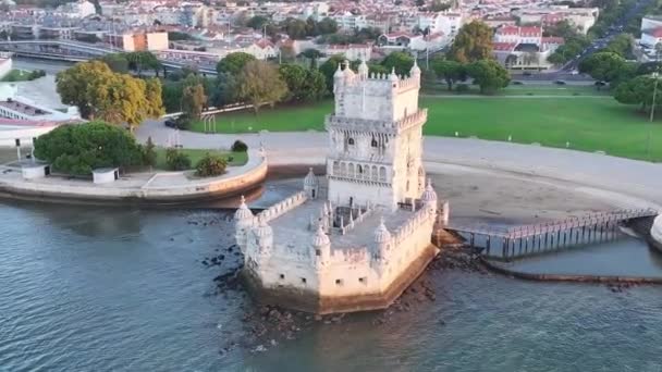 Vorwärts Fliegen Und Aufnahme Des Belem Turms Lissabon Portugal — Stockvideo