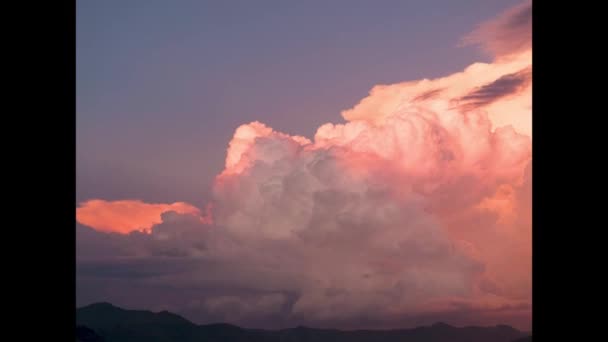 一个时间差视频 包含375幅在南非自由邦上空形成的积雨云图像 日落时 阳光从发展中的云彩中消失了 — 图库视频影像