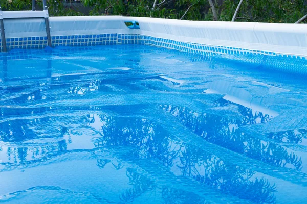 Solární Film Pokrývá Bazén Bazén Pokryt Večerních Hodinách Fólie Pro — Stock fotografie