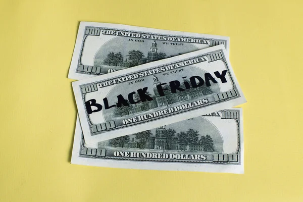 黑色星期五购物概念 黑色星期五 字样的美元钞票 — 图库照片
