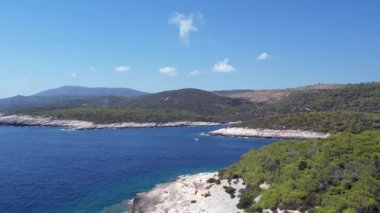 Hırvatistan 'ın Adriyatik Denizi kıyısındaki Vis adasının insansız hava aracı görüntüleri