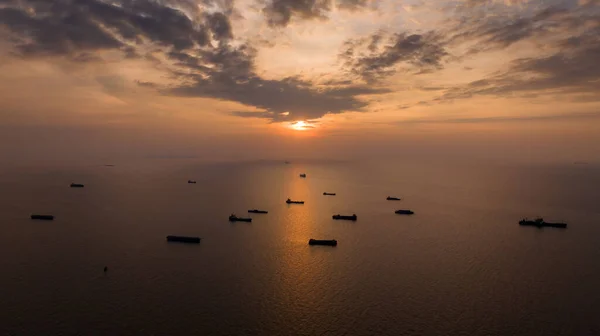 Silhouetten Gruppe Von Containerschiffen Die Abend Meer Und Über Dem — Stockfoto