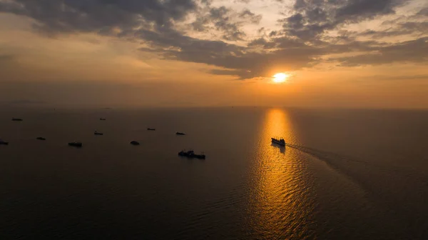 Silhouetten Gruppe Von Containerschiffen Die Abend Meer Und Über Dem — Stockfoto
