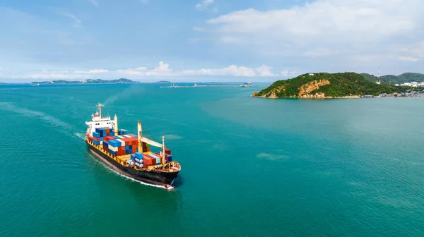 Cargo Logistics Container Ship Sailing Green Sea Import Export Goods — Stockfoto