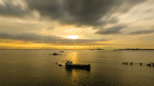 Морской Пейзаж Закат Нефтяной Танкер Корабль Парусный Море Закат Задний — стоковое фото