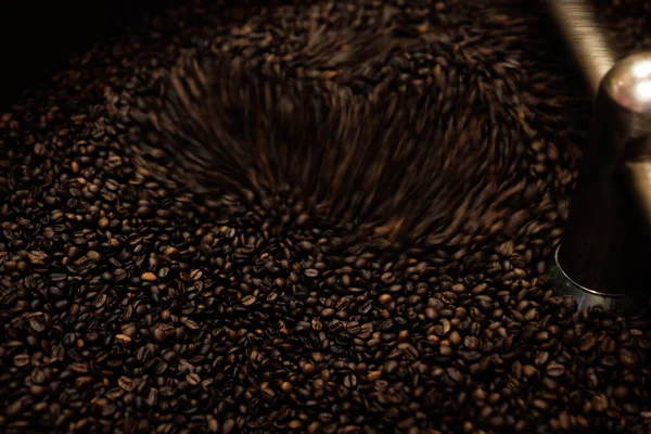 Close Low Speed Shutter Blurred Capture Movement Dark Roast Coffee — Stock Photo, Image