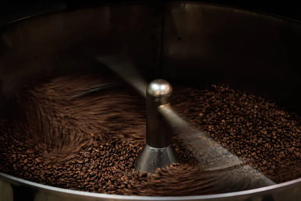 Μηχανή Καφέ Στο Ψήσιμο Καφέ Διαδικασία Ανάμειξης Ψητά Περιστρεφόμενα Ψυγεία — Φωτογραφία Αρχείου