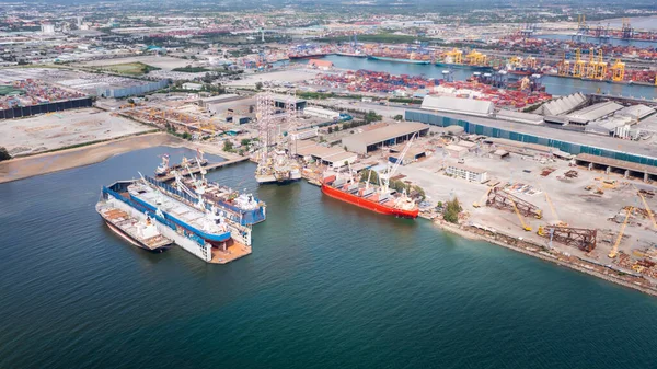 Uitzicht Vanuit Lucht Scheepswerf Droogdok Onderhoud Reparatie Containerschip Vervoer Olieschepen — Stockfoto