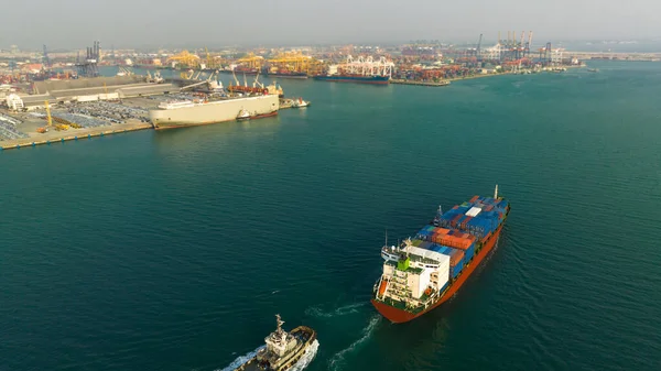 Vrachtcontainerschip Dat Zee Vervoert Goederen Importeren Producten Distribueren Aan Handelaren — Stockfoto