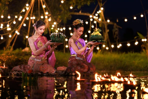 Two Thai Woman Holding Krathong Sitting Raft River Asian Women — Stock Photo, Image