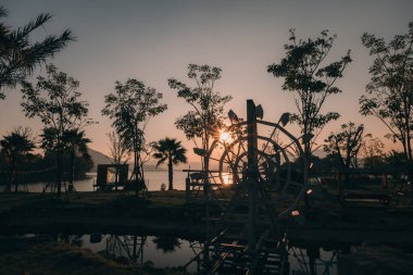 Sunset Kamp Manzarası Vintage tarzı. Sinema tonu