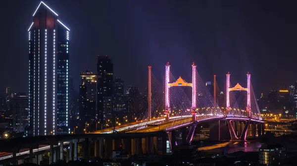 다리와 새로운 Frontage 다리를 부미볼 중요한 랜마크 태국의 크로스 Chao 스톡 사진