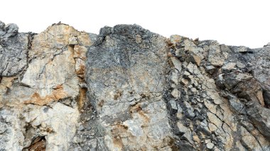 Taş yüzeyinin çatlak gri rengi, doku, beyaz arkaplan üzerindeki ayrıntı izole et