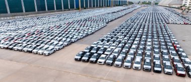 İthalat ve ihracat şirketlerinin lojistiği, satış, otomobil ve otomotiv sektörü için otomobil otoparkı olarak sıralandı..