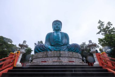 Kamakura Daibutsu 'nun Büyük Buda' sı Tay Tapınağı 'nda - Wat Phra Doi Phra Chan Mae Tha, Lampang eyaleti Tayland' da 