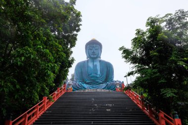Kamakura Daibutsu 'nun Büyük Buda' sı Tay Tapınağı 'nda - Wat Phra Doi Phra Chan Mae Tha, Lampang eyaleti Tayland' da 