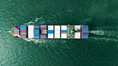 İnsansız hava aracı, konteynır gemisi denizde son sürat yol alıyor, kargo lojistik ithalat ve ihracat sektöründe ticaret ve sanayi hizmeti açık denizde konteynır gemisiyle uluslararası nakliye taşımacılığı, 