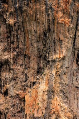 Taş dokusu, doğal olarak oluşmuş dağ kayalarının ayrıntıları, soyut arkaplanlar için..