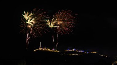 Phra Nakhon Khiri 'de gece havai fişek festivali, phetchaburi, thailan