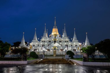 Smutprakan Eyaleti Tayland 'da Alacakaranlık Mavisi' ndeki Pagoda Asokaram Tapınağı